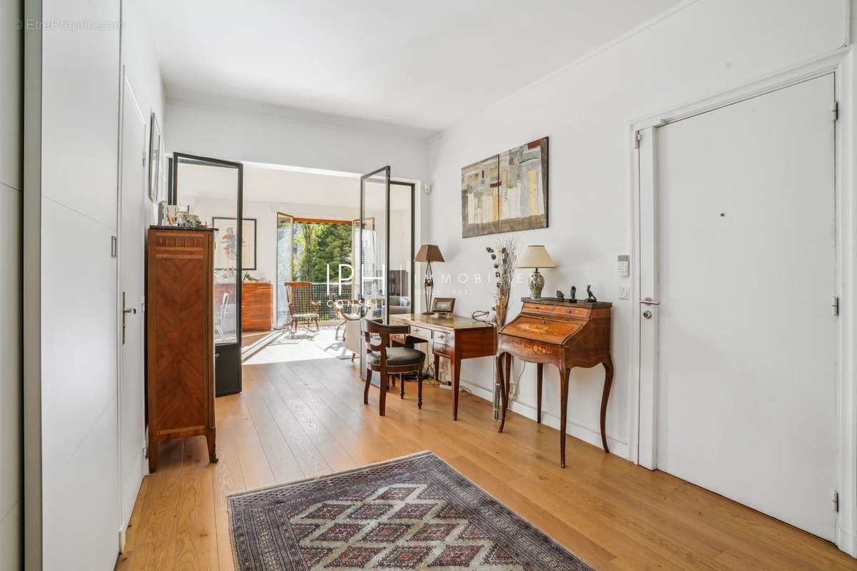 Appartement à NEUILLY-SUR-SEINE