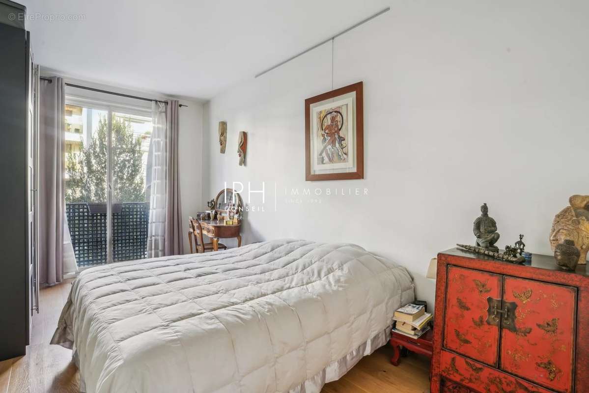 Appartement à NEUILLY-SUR-SEINE