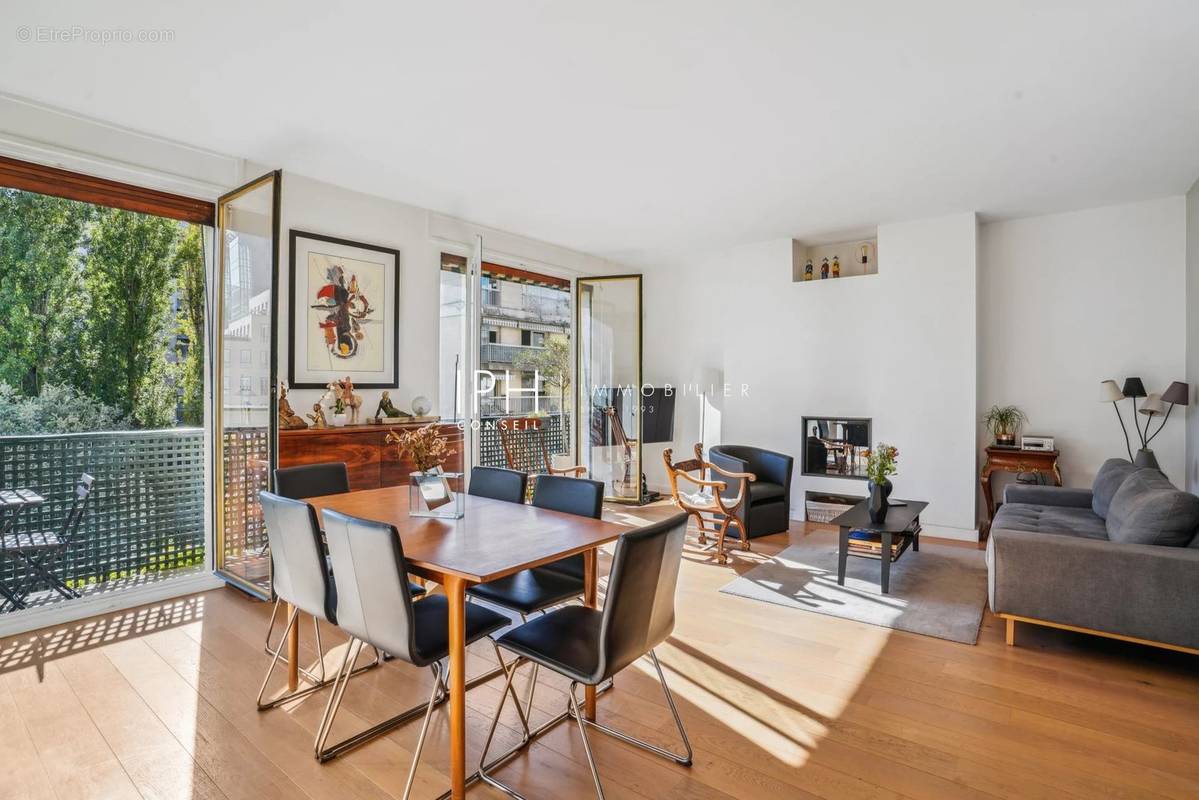 Appartement à NEUILLY-SUR-SEINE