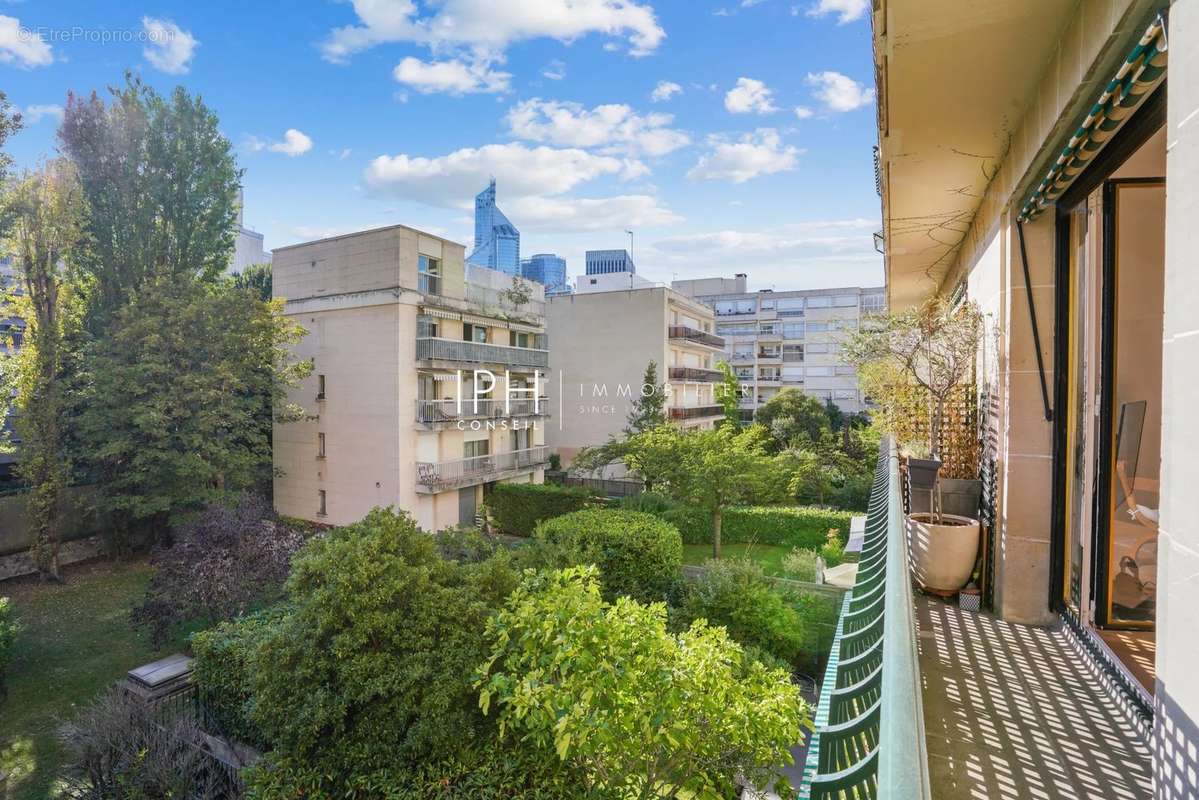 Appartement à NEUILLY-SUR-SEINE