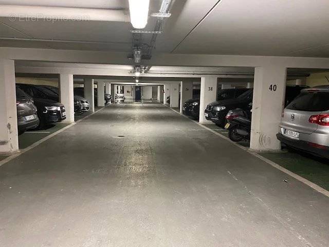 Parking à PARIS-6E