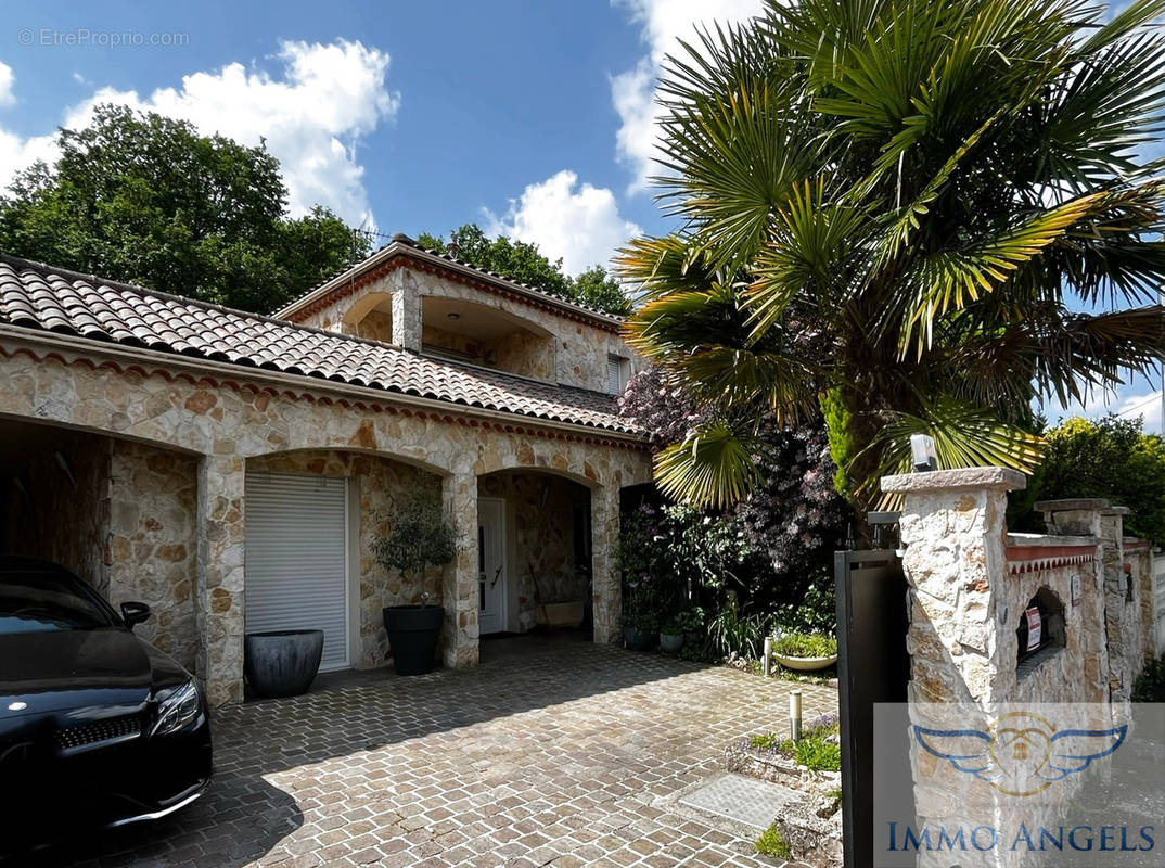 Maison à OZOIR-LA-FERRIERE