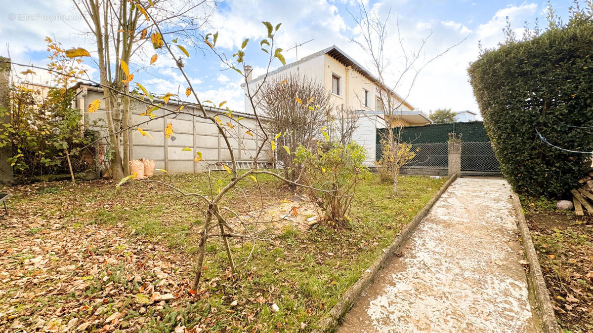 Maison à CORBEIL-ESSONNES