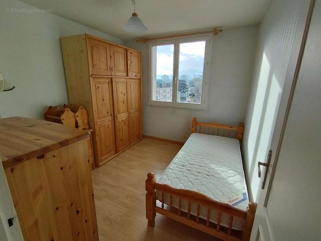   - Appartement à GRENOBLE