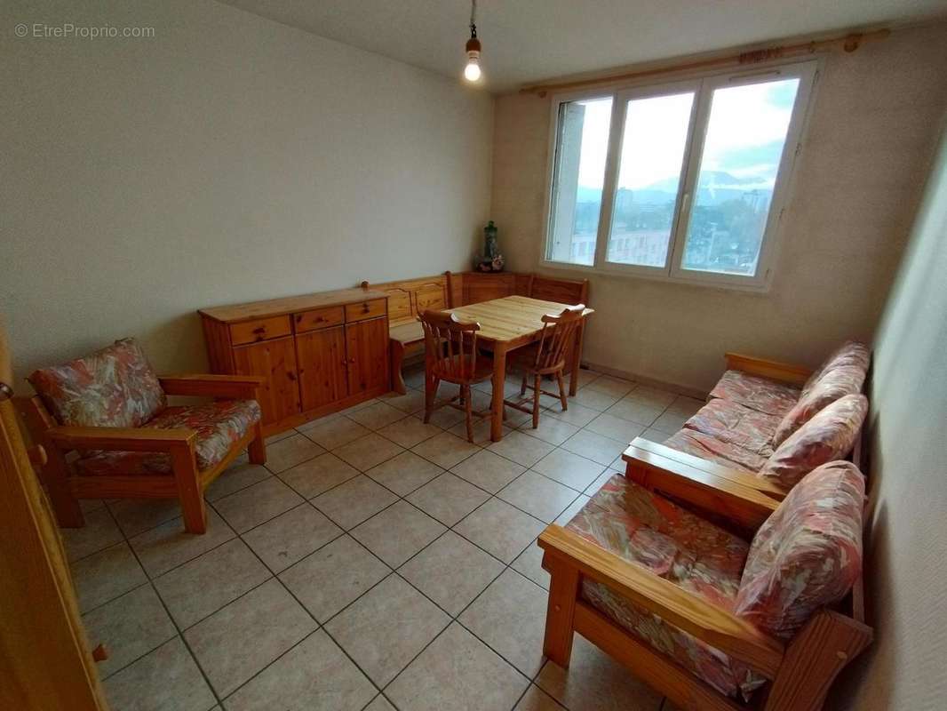   - Appartement à GRENOBLE