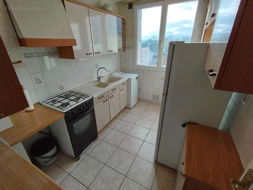   - Appartement à GRENOBLE