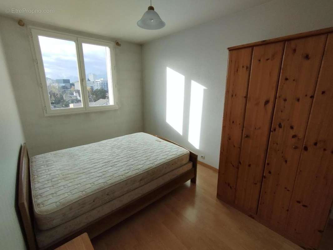   - Appartement à GRENOBLE