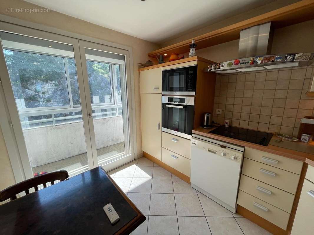 cuisine 12m² - Appartement à CHAMBERY