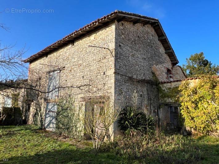 Maison à AUNAC