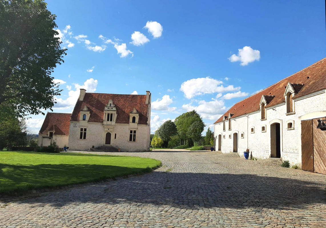 Maison à TRIZAY-COUTRETOT-SAINT-SERGE