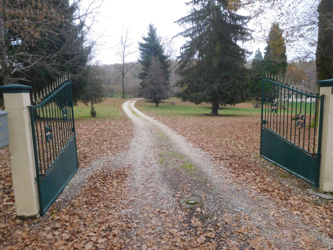 Maison à COUSSAC-BONNEVAL