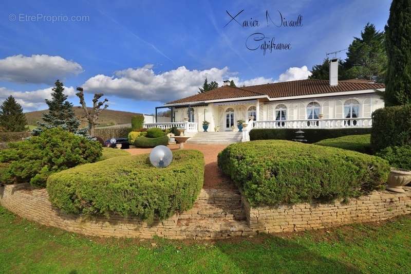 Maison à LA ROCHE-VINEUSE