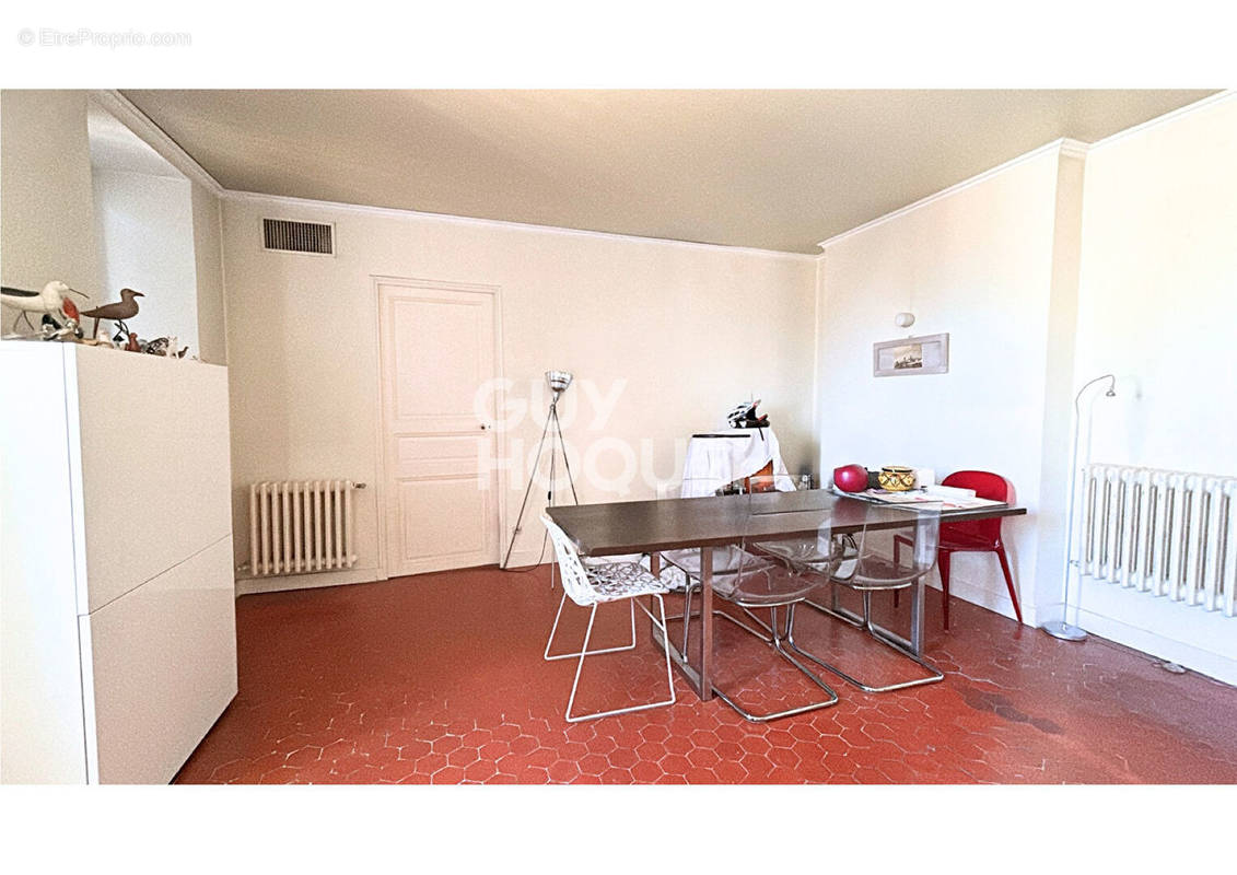 Appartement à MARSEILLE-1E