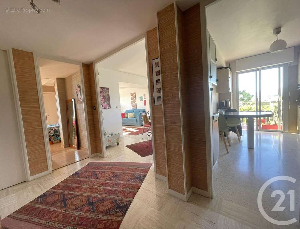 Appartement à SAINT-LAURENT-DU-VAR