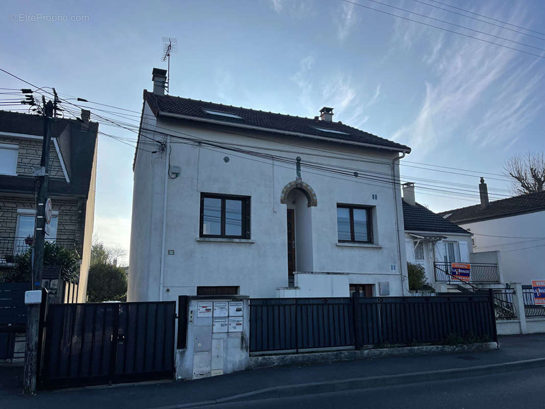 Maison à SARTROUVILLE