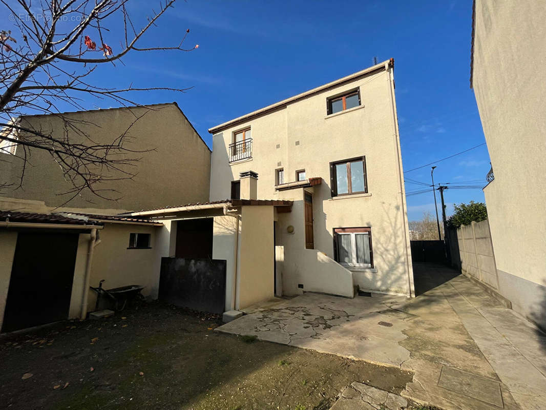 Maison à SARTROUVILLE