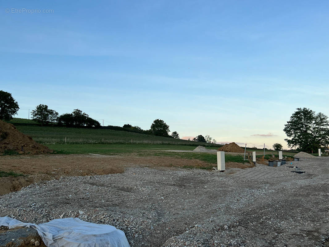 Terrain à SAINT-ROMAIN-DE-SURIEU