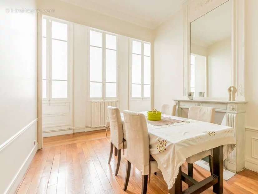 Appartement à PARIS-17E