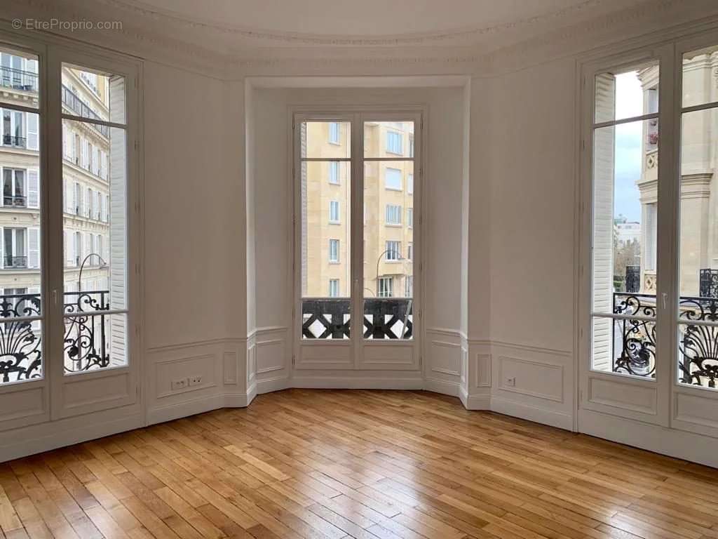 Appartement à PARIS-7E