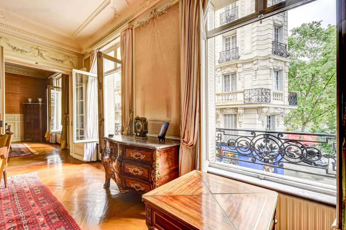 Appartement à PARIS-17E