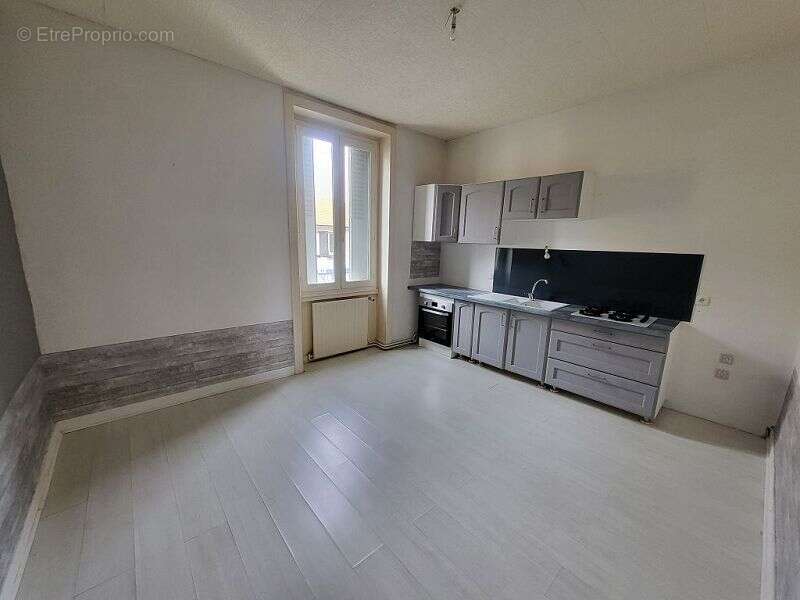 Appartement à MONTROND-LES-BAINS