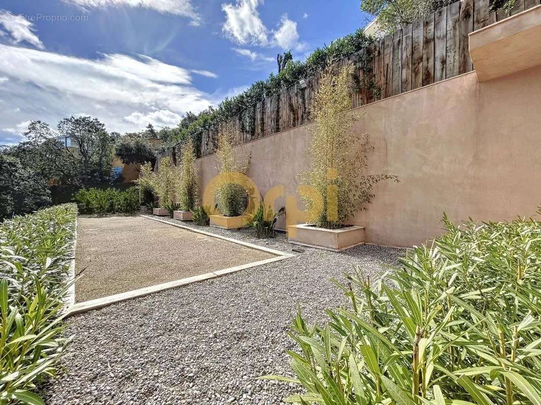 Maison à ROQUEBRUNE-SUR-ARGENS