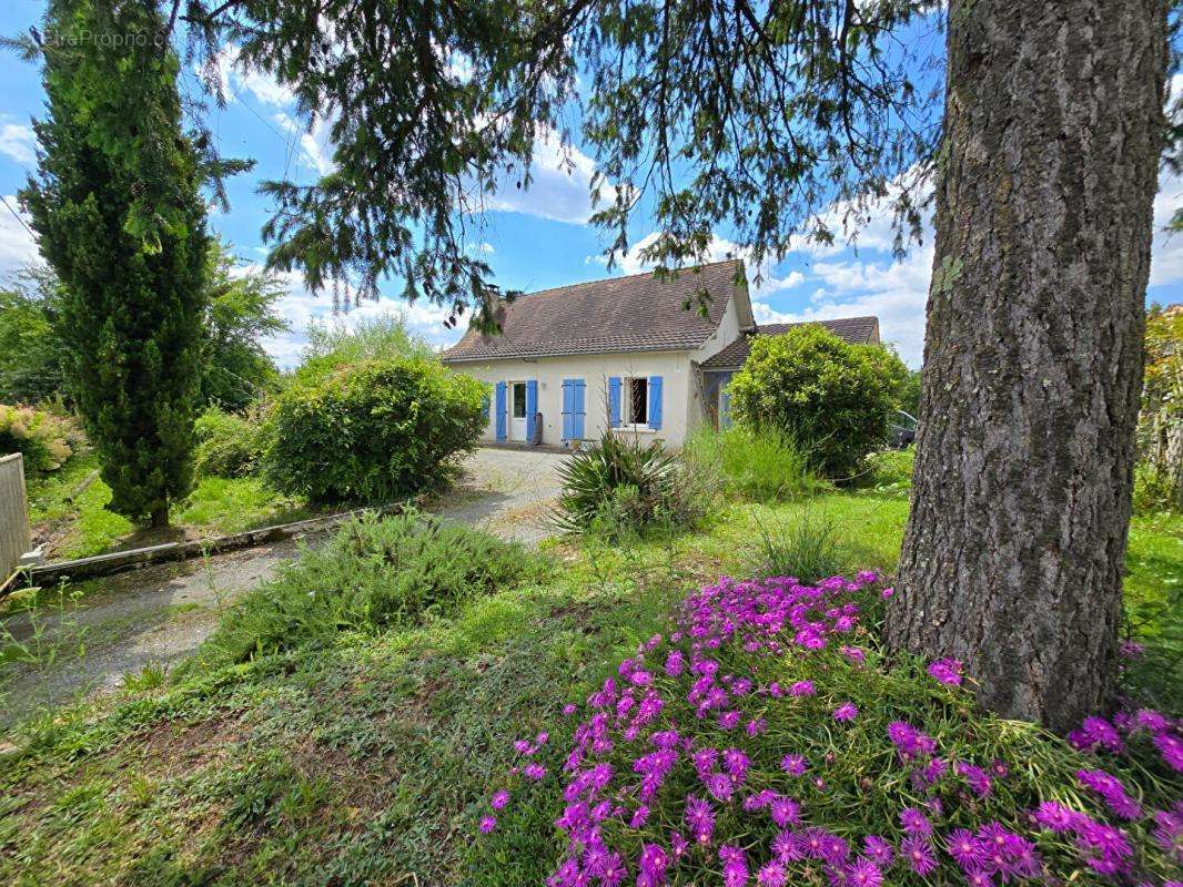 Maison à SAINT-BARTHELEMY-DE-BELLEGARDE