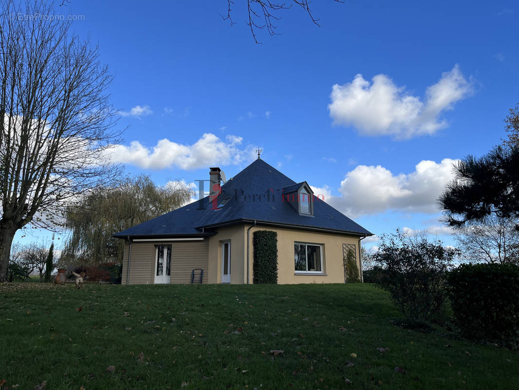 Maison à SAINT-COSME-EN-VAIRAIS