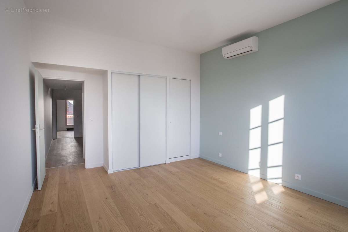 chambre2 avec placard - Maison à COLOGNE