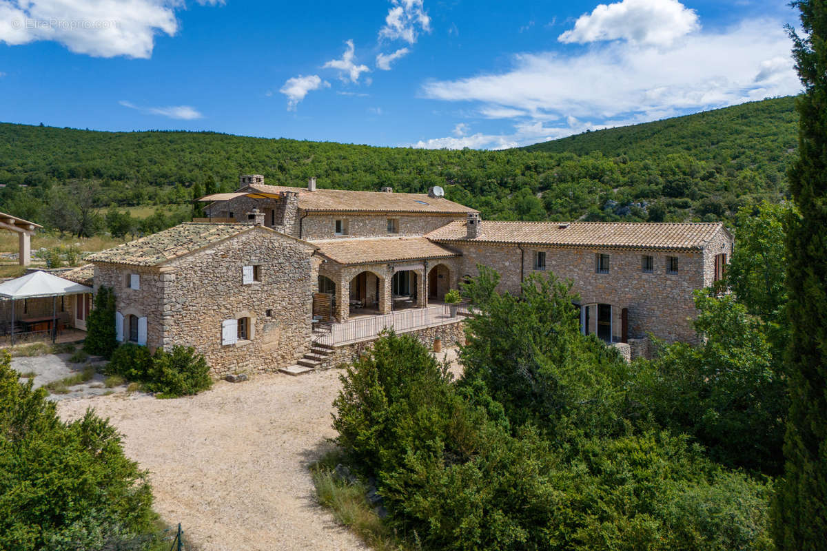 Maison à SIMIANE-LA-ROTONDE