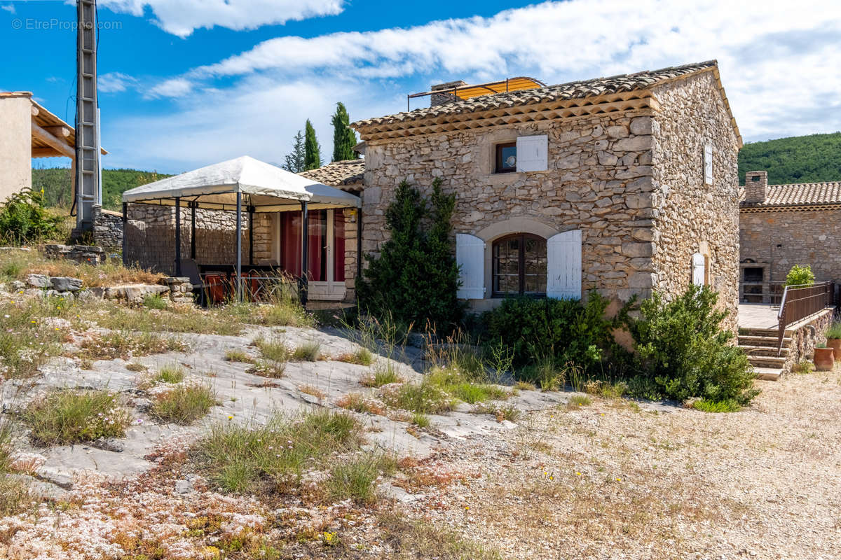 Maison à SIMIANE-LA-ROTONDE