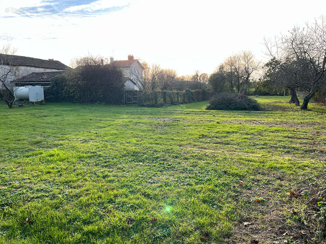 Maison à LA CHAPELLE-BATON