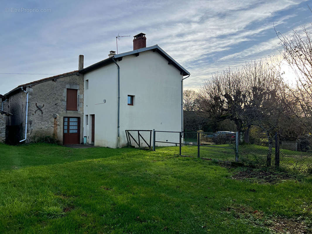 Maison à LA CHAPELLE-BATON