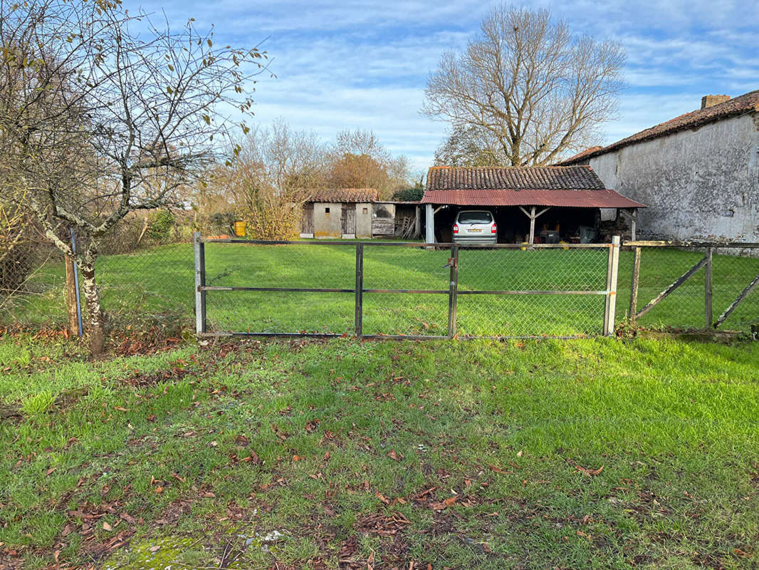 Maison à LA CHAPELLE-BATON