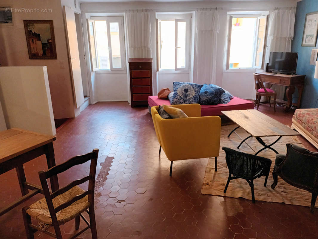 Appartement à BORMES-LES-MIMOSAS