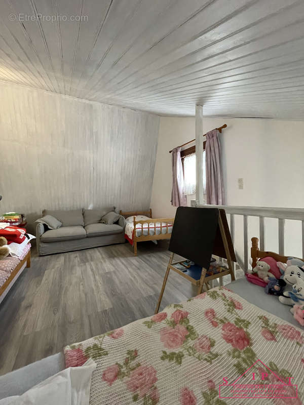 Appartement à GREOLIERES