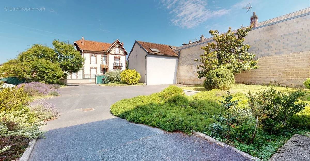 Maison à COURTENAY