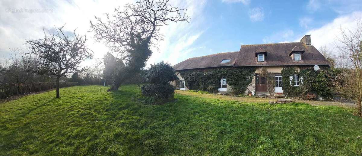 Maison à SAINT-VIGOR-DES-MONTS