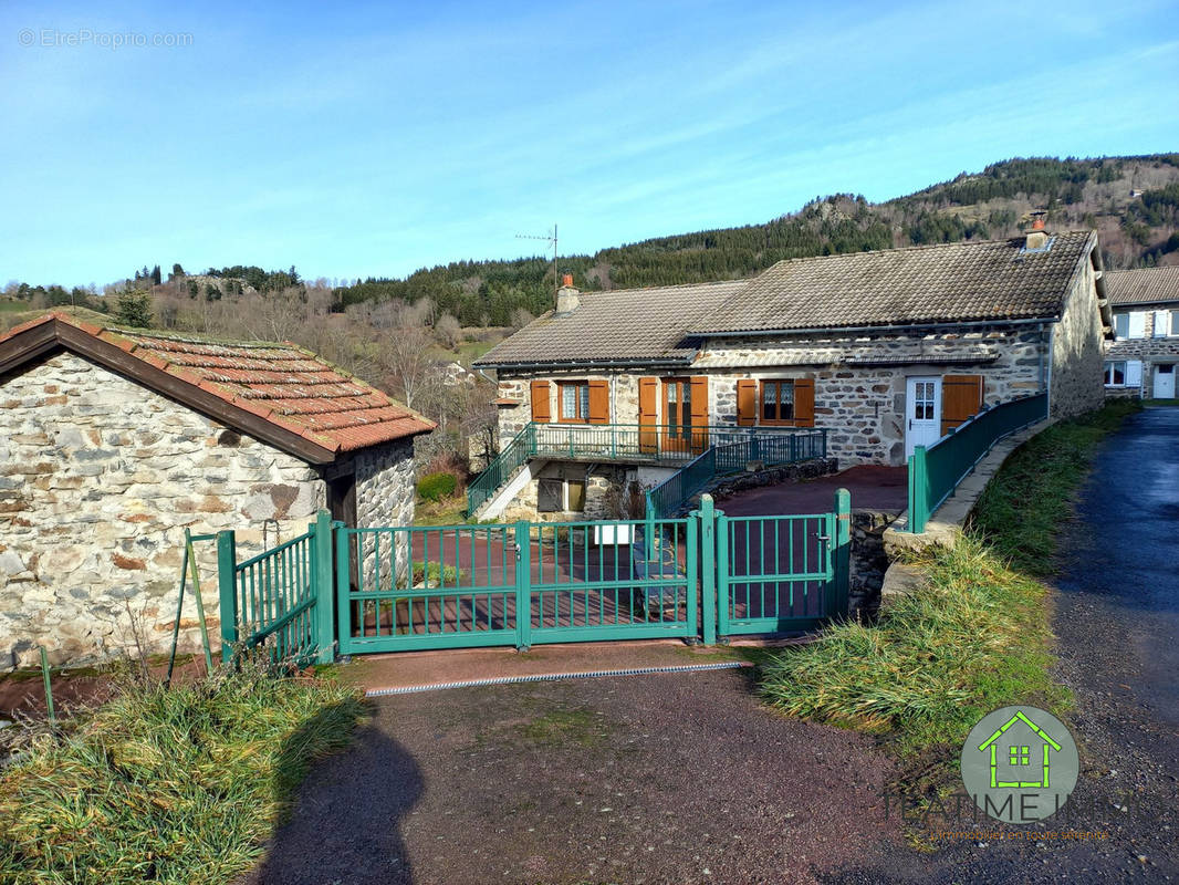 Maison à QUEYRIERES