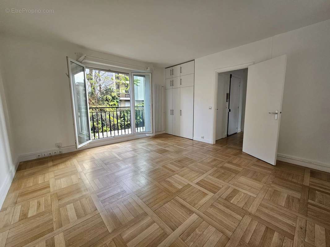 Appartement à NEUILLY-SUR-SEINE