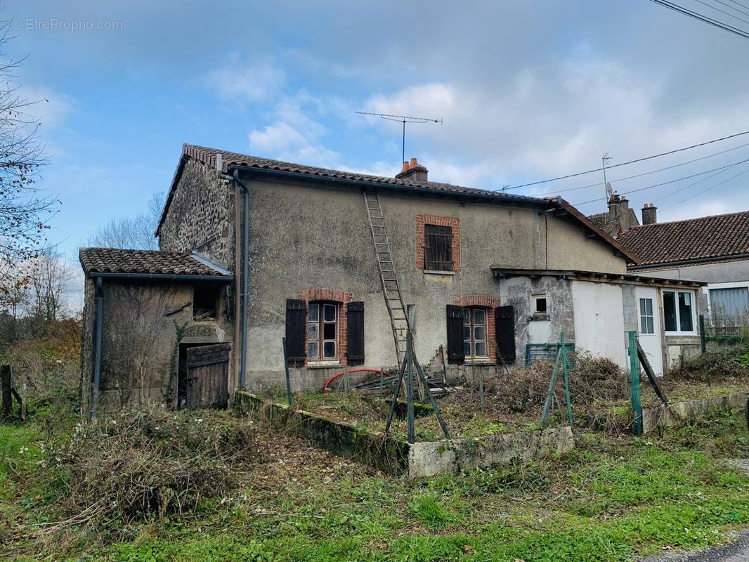 Maison à MAGNAC-LAVAL