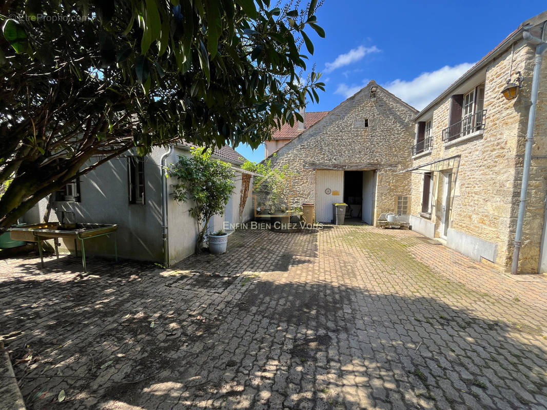 Maison à L&#039;ISLE-SUR-SEREIN