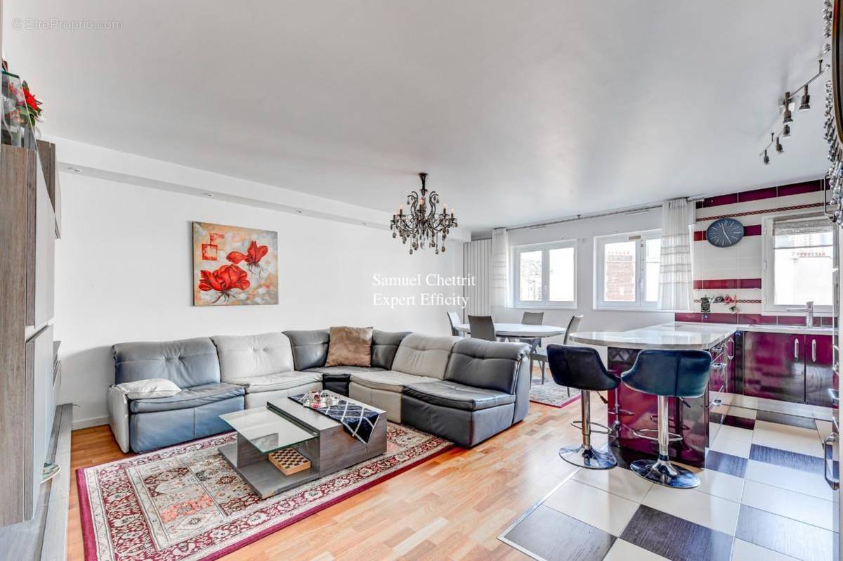 Appartement à COURBEVOIE