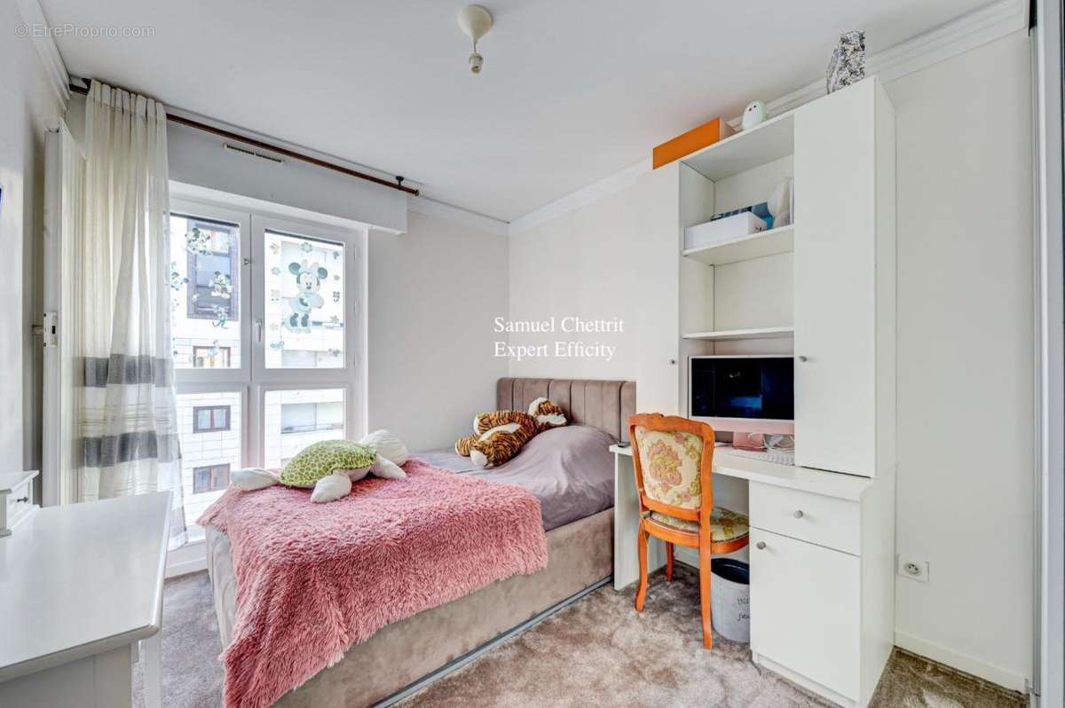 Appartement à COURBEVOIE