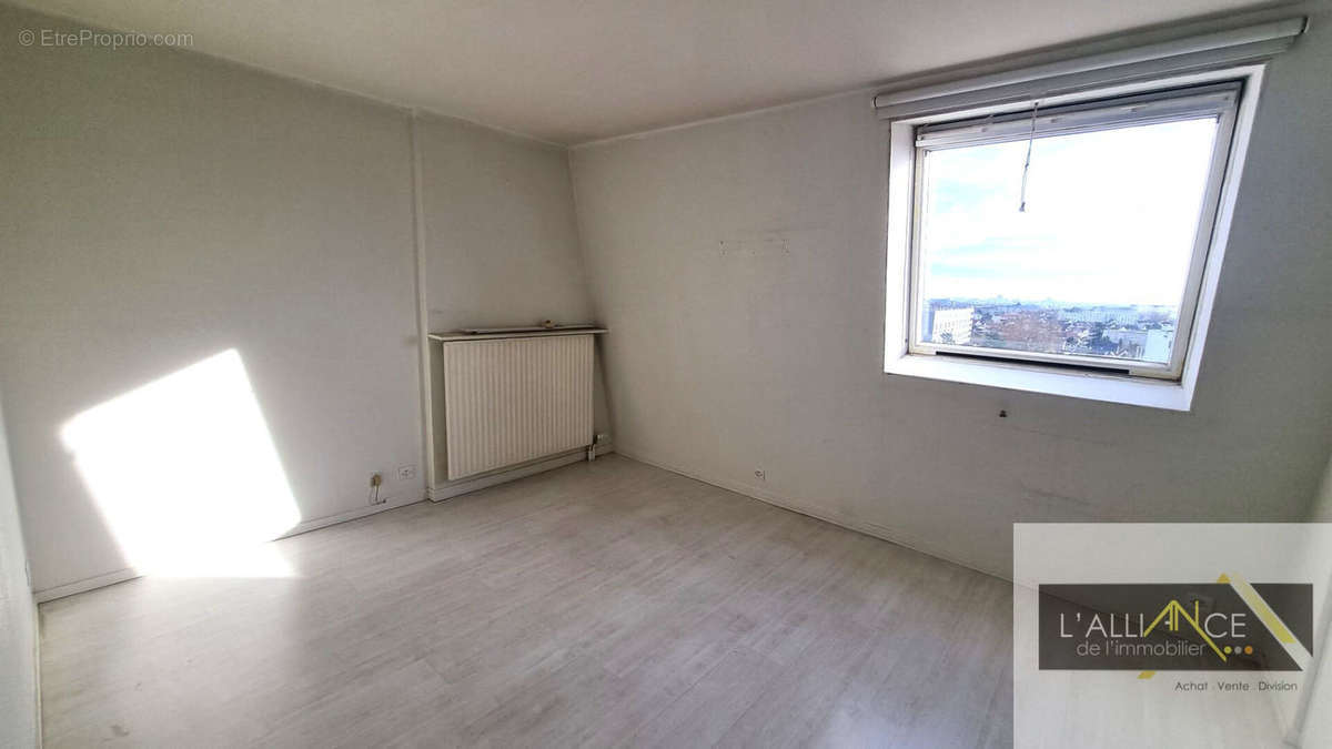 Appartement à SARTROUVILLE