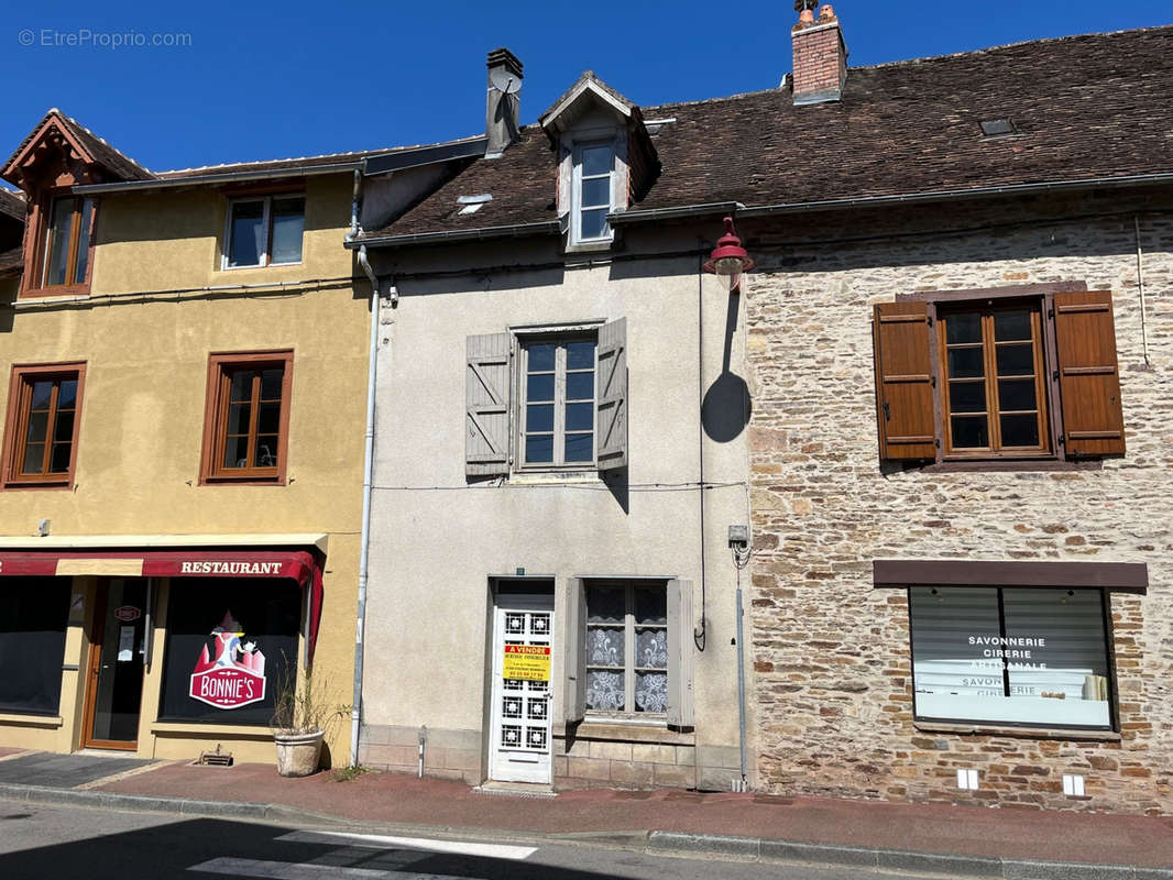 Maison à COUSSAC-BONNEVAL