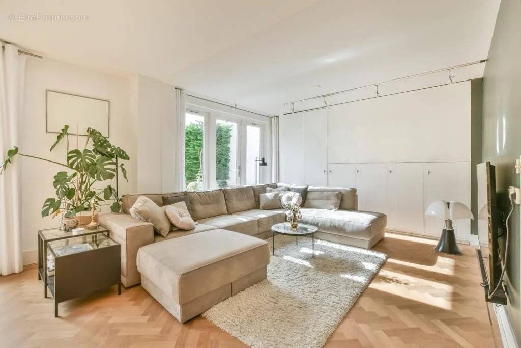 Appartement à NEUILLY-SUR-SEINE