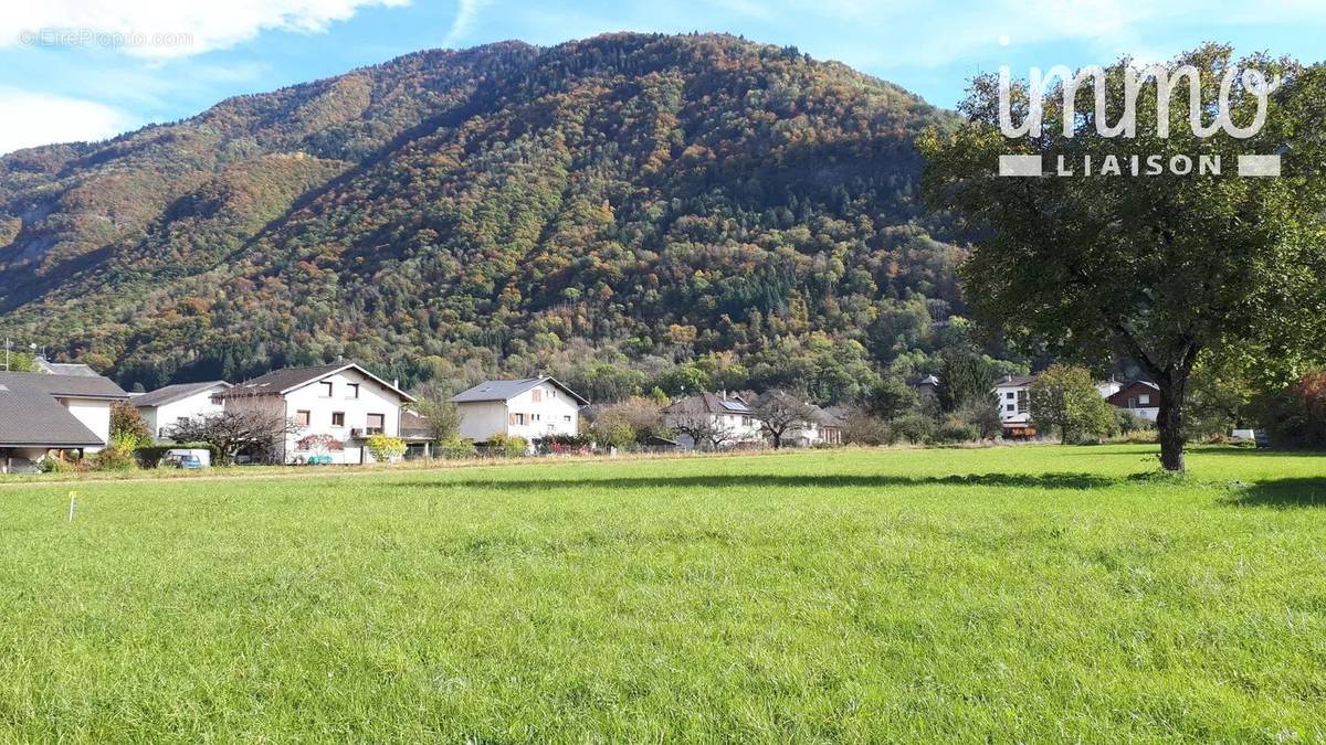 Terrain à CHAMOUX-SUR-GELON