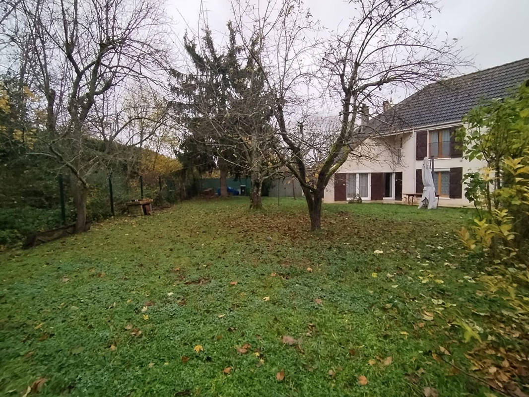 Maison à SAVIGNY-LE-TEMPLE