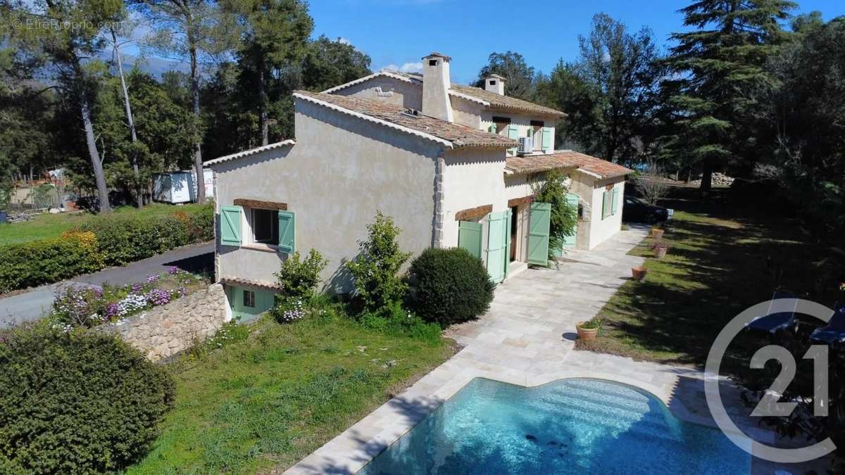 Maison à ROQUEFORT-LES-PINS